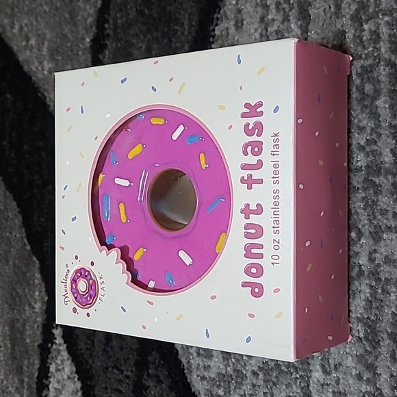 PINK SPRINKLE DONUT 🍩 10-OZ STAINLESS STEEL TRAVEL FLASK - Picture 1 of 13